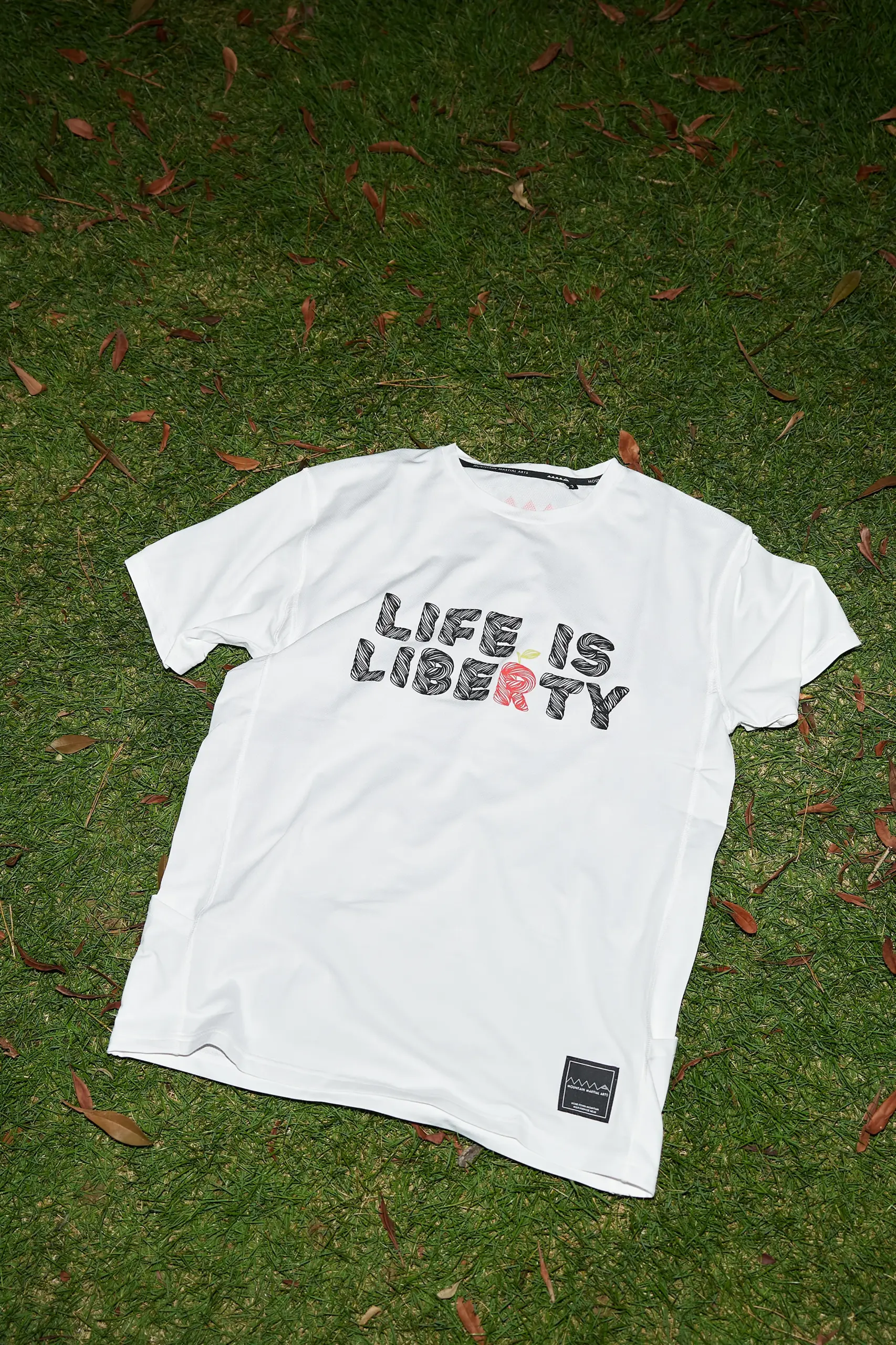 新着商品 【MOUNTAIN MARTIAL ARTS ×こわだ君×circle AOMORI】Tee / White ホワイ